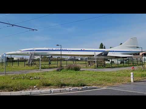 Athis-Mons: Avenue Bernard Lathière (Musée Delta Athis Paray Aviation). Tram nr. 718, route T7