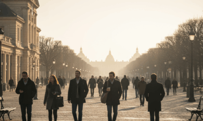 découvrez la gare de versailles chantiers, la porte d’entrée idéale pour explorer le célèbre château de versailles et la charmante ville environnante. facile d’accès et riche en services.