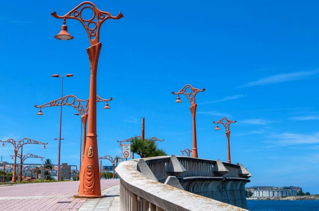 Port Lympia Nice : promenade emblématique et restaurants